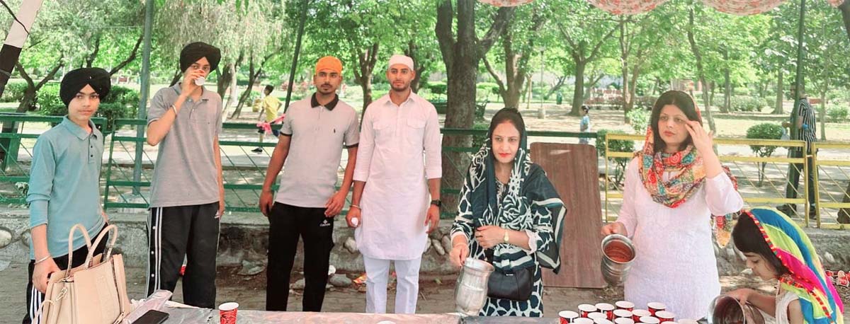 Arrangement of juice langar.